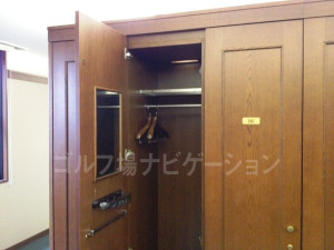 tojo_pine_locker_room_4