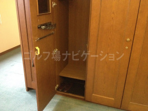 tojo_pine_locker_room_5