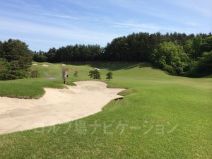 ティショットで越えたいバンカー。左は助かりません。