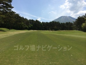 大山とゴルフ場、絵になります。