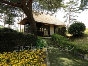 雰囲気のある小屋です。