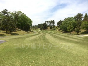 フェアウェイの左右が狭い。