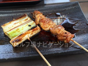 焼き鳥も頼んでみました。注文してから炭火で焼いてくれましたよ。