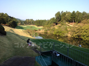 山の原コース1番ホール_池越えミドルホール