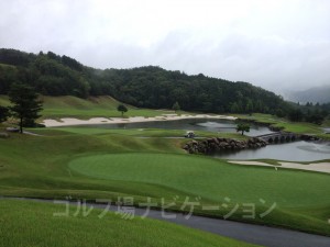 雨の「かさぎゴルフ倶楽部」（１）