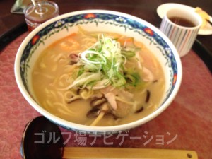 ちゃんぽん麺。オリジナル自家製の食べるラー油を入れて食べると美味しい。