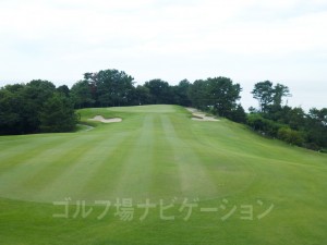 左右が危険なのでセカンドショットはしっかりグリーンを捉えたい。