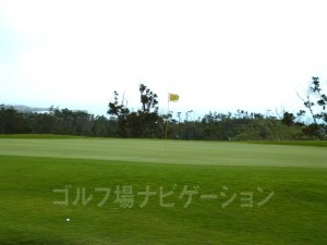 グリーン左手に東シナ海の美しい海が見えます。天気が良ければ最高でしょう。