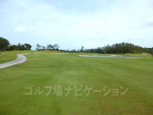 池とビーチバンカーが美しい