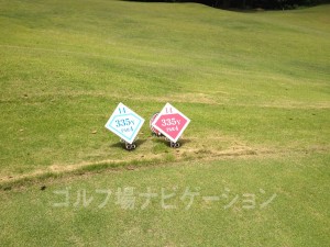 東児が丘マリンヒルズGC IN14番ミドルホール レギュラーティとレディースティがほぼ同じ距離