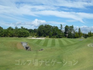 ティショットでしっかり距離を出しておかないとトラブル