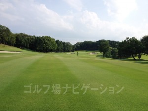 ほぼフラットでフェアウェイは左右に広い