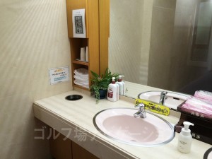 女性トイレの洗面所