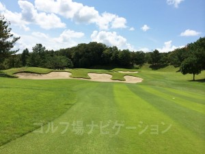 大きなバンカー。セカンドはやや打ち上げ。ｌ