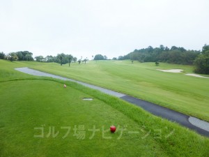 レディスティからの眺め。フェアウェイの横から打ち上げ。