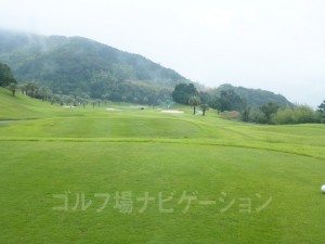 Kochi黒潮カントリークラブ 太平洋コース4番ホール、レギュラーティからの眺め