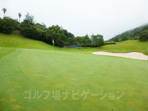 グリーンは傾斜が急で難易度高い