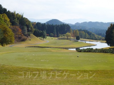 ちょっと遠出で奈良のやや奥地へ。練習場がない以外は文句なしのいいコースでしたヽ(^o^)丿