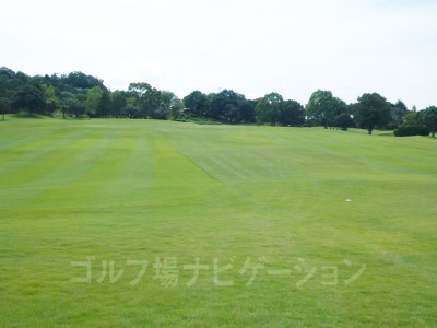 セカンドはかなりの打ち上げ。距離感に注意。