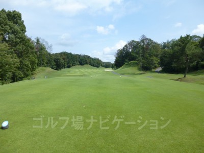 瀬田ゴルフコース北コース8番ミドルホール レギュラーティからの眺め