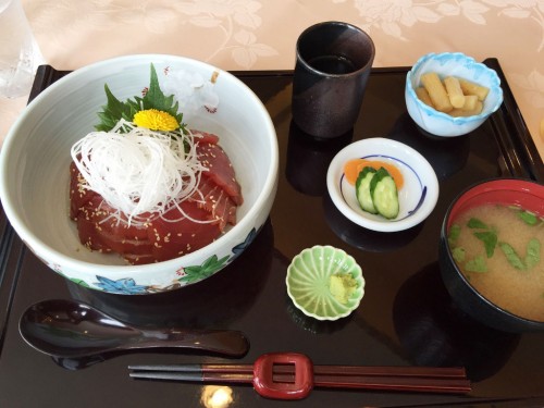 まぐろ漬け丼