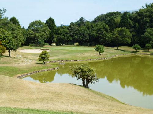 8番ホール池越えショート