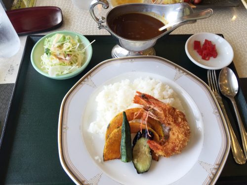 有頭エビフライと夏野菜のカレー1