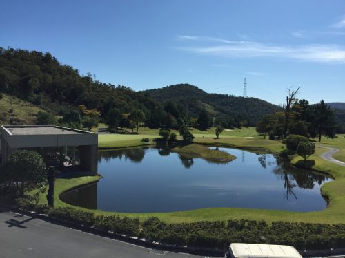 池の横にあるコーヒーハウス